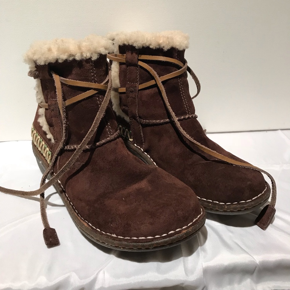 UGG Australia Cove Sheepskin Brown Ankle Boots